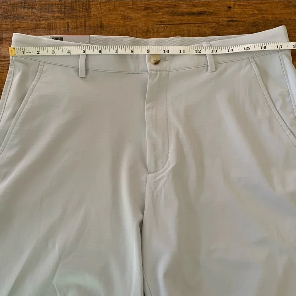 Greg Norman Light Gray Lightweight Stretch Golf Performance Shorts Sz 34